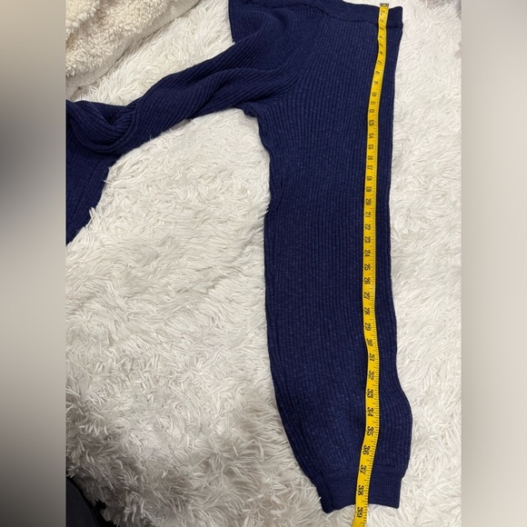 Free People Beach Sweater
Knit Pant size Medium - Picture 6 of 7